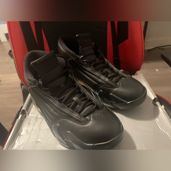 I got a new pair trying to bless someone with rare shoes for a low price - Picture 10 of 10